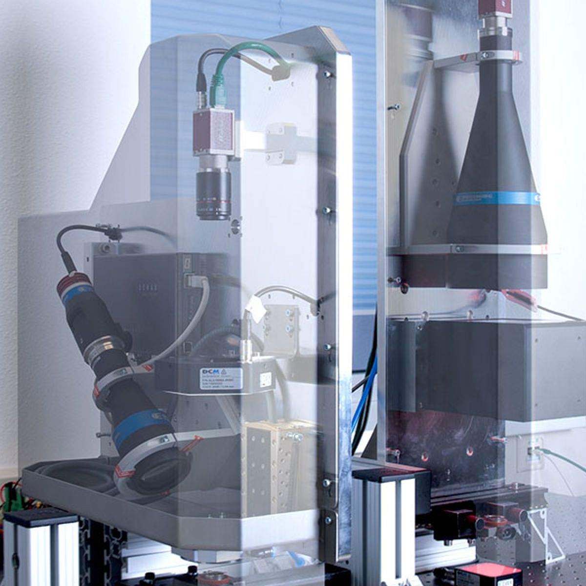 focal-case-inspection system for light connectors
